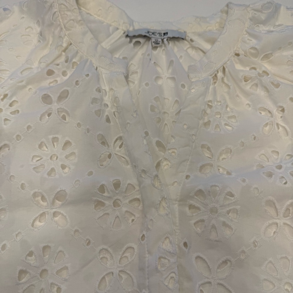 Joe’s Jeans Women’s “The Andie” White Eyelet Top Split V-neck Puff Sleeves Sz XS - Picture 10 of 13